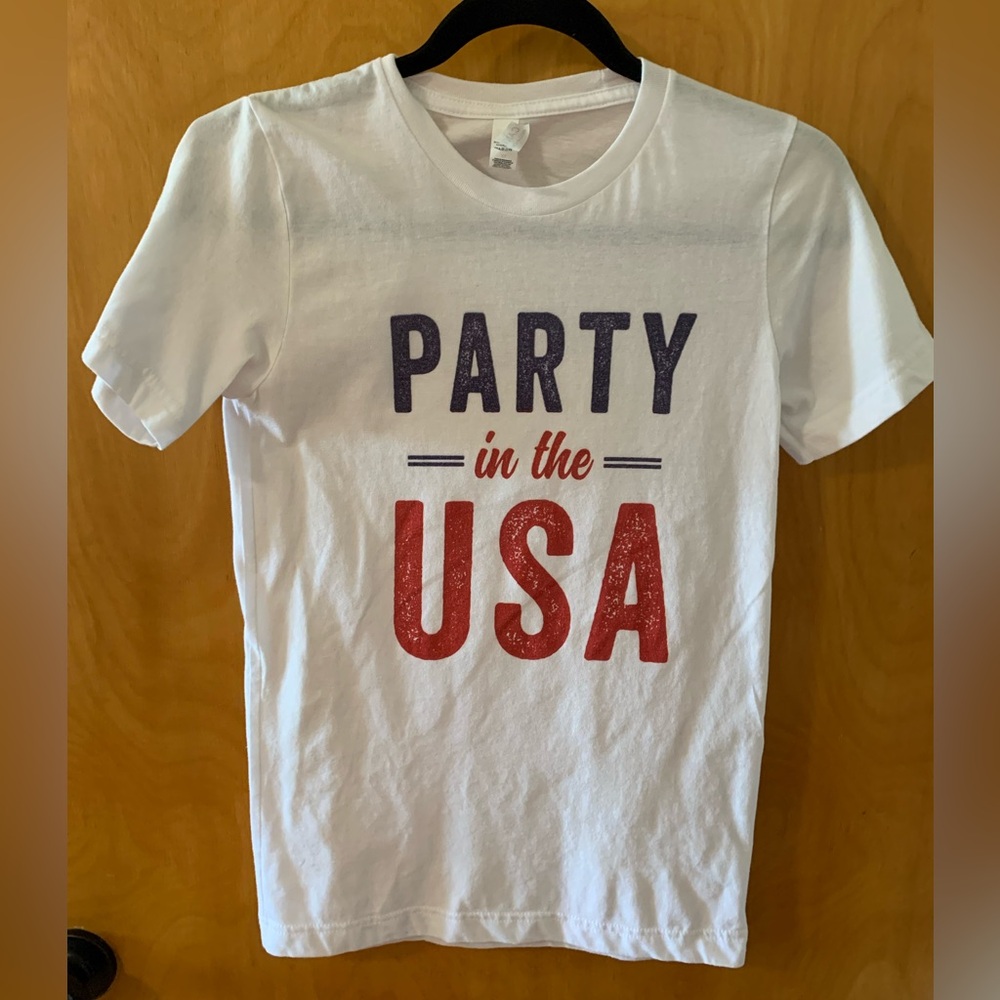 Size XS Party in the USA graphic tee